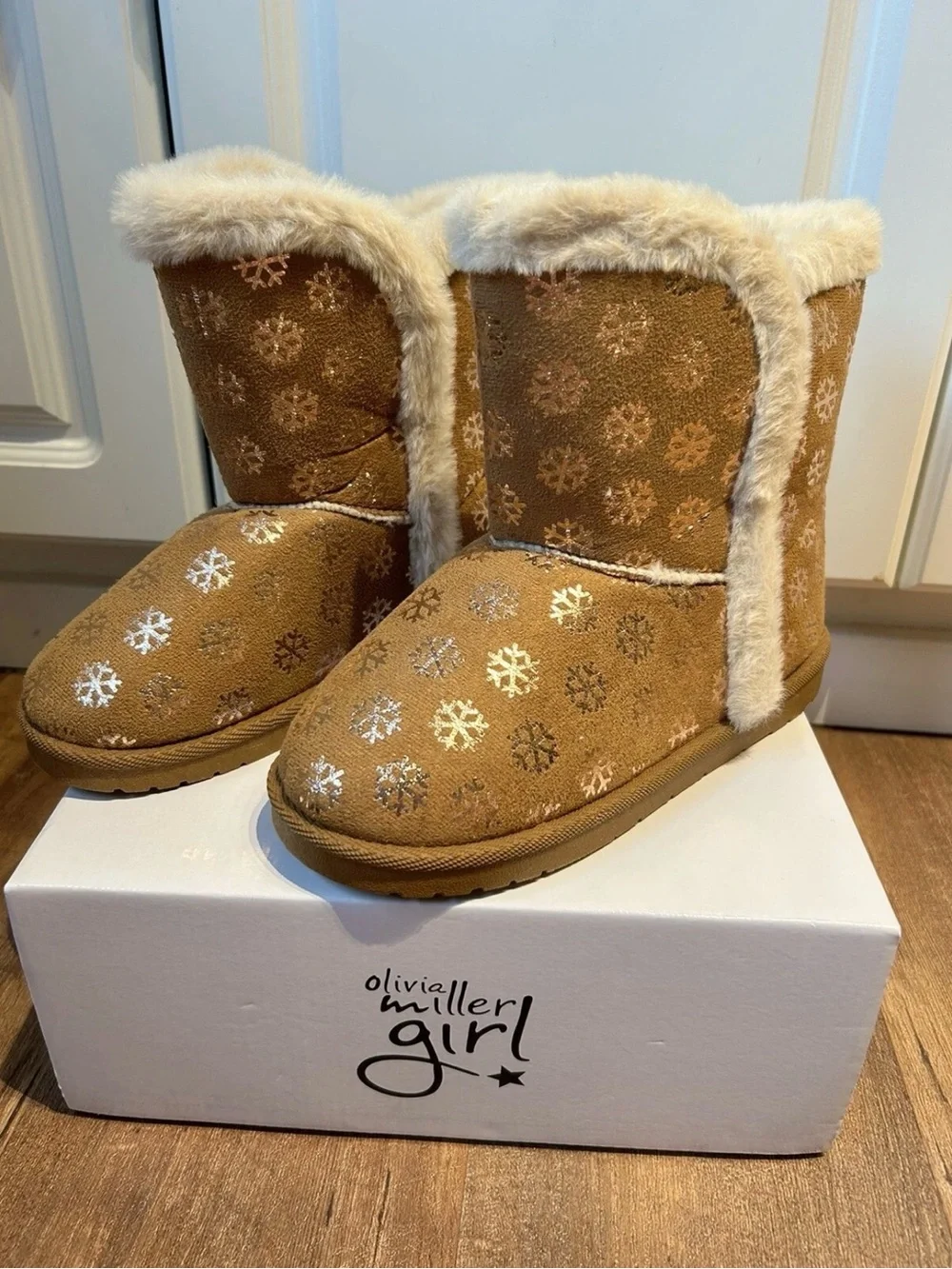 Olivia Miller Girl Chestnut, Rose Gold Snowflake Accents Size 5 Big Girl